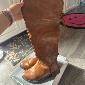 My Favorite boots of all times they are called Meadow by Cloudwalker